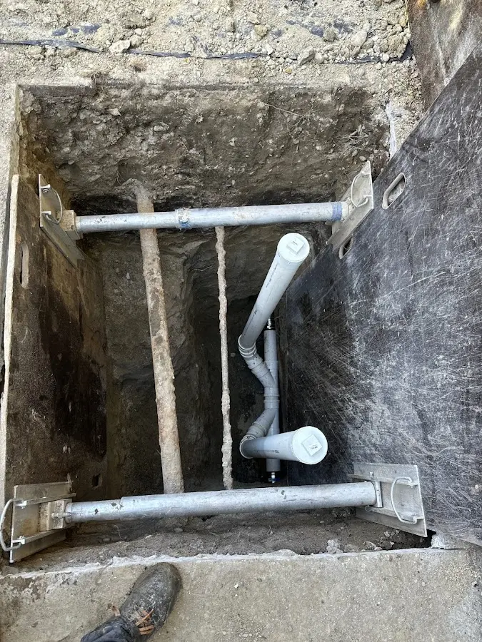 Experienced plumber completing Drain Cleaning work in Bosque Farms